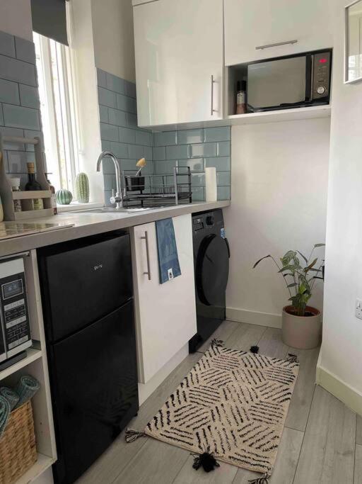 One Bedroom Putney Village Flat Лондон Экстерьер фото