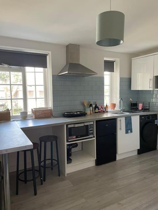 One Bedroom Putney Village Flat Лондон Экстерьер фото