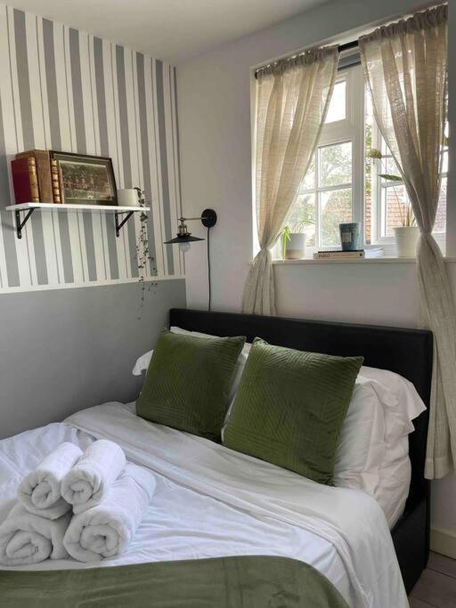 One Bedroom Putney Village Flat Лондон Экстерьер фото